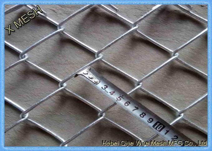 Алюминий покрыл стальную загородку звена цепи используемую как загородка спорта