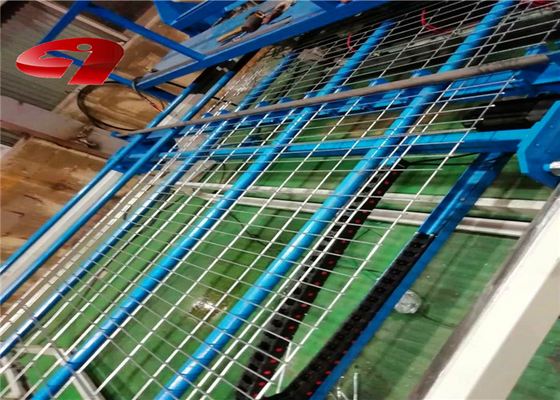 ПЛК контролирует полностью автоматическую машину ячеистой сети волнистой проволки сплетя для панели загородки сваренной сетки