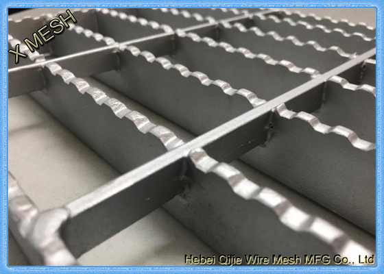 Отожмите запертую гальванизированную стальной расширенную решеткой сетку металла тангаж 40 кс 100 Мм