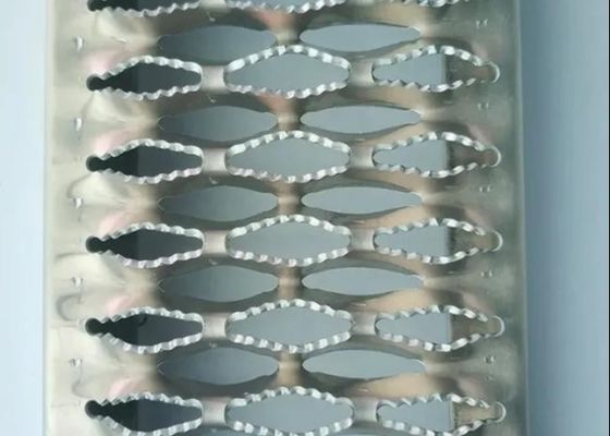 Противоскользящая дорожка с отверстиями в виде крокодильей пасти/алюминиевый рифленый лист