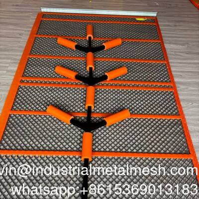 Declogging Rod Vibrates to Clear Mesh, Boosting Efficiency