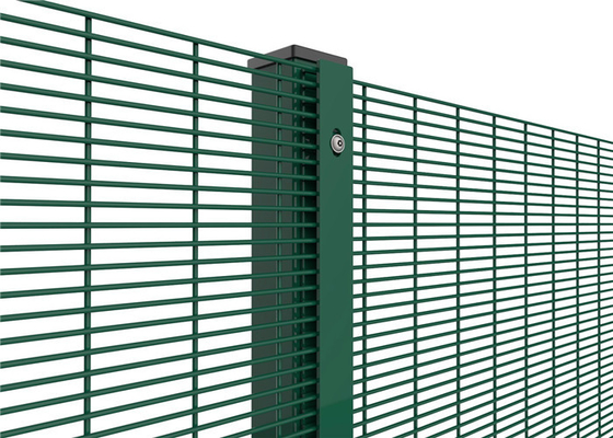 На открытом воздухе гальванизированная загородка сваренной сетки провода обшивает панелями Дурабле для конструкции