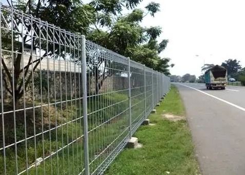 Сад строя декоративную окунутую загородку верхней части крена обшивает панелями горячее гальванизированный