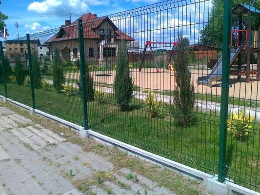 Окружение охраны сада 0,4 мм изогнутый металлический забор 3d проволока сетка Персиковая форма столб