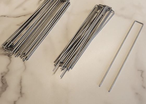 U Наглый корень скрепители, используемые в качестве ландшафтных тканей якорь и садовые козыри
