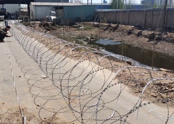 Горяче погруженный оцинкованный Concertina Razor Barbed Wire