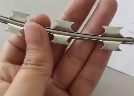 Bto-22 Горяче оцинкованный огороженный проволочный забор