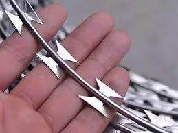 Горячая окунутая гальванизированная стальная катушка концертины колючей проволоки Bto-22