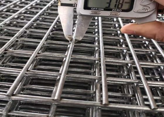 PVC покрыл изогнутые 3D метры >= 100 загородки треугольника панели загородки гнуть квадратные