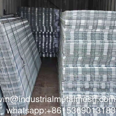 Полированная декоративная сетка из просечно-вытяжного металла с порошковым покрытием яркого цвета