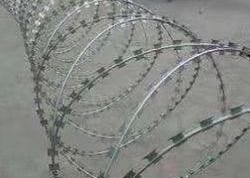 Тяжелый гальванизированный ограждать безопасности ленты провода бритвы концертины колючий