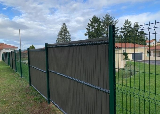 3d изогнуло сваренный панелью максимум загородки 1.8m сада ячеистой сети с пластиковым предкрылком Pvc ультрафиолетовым